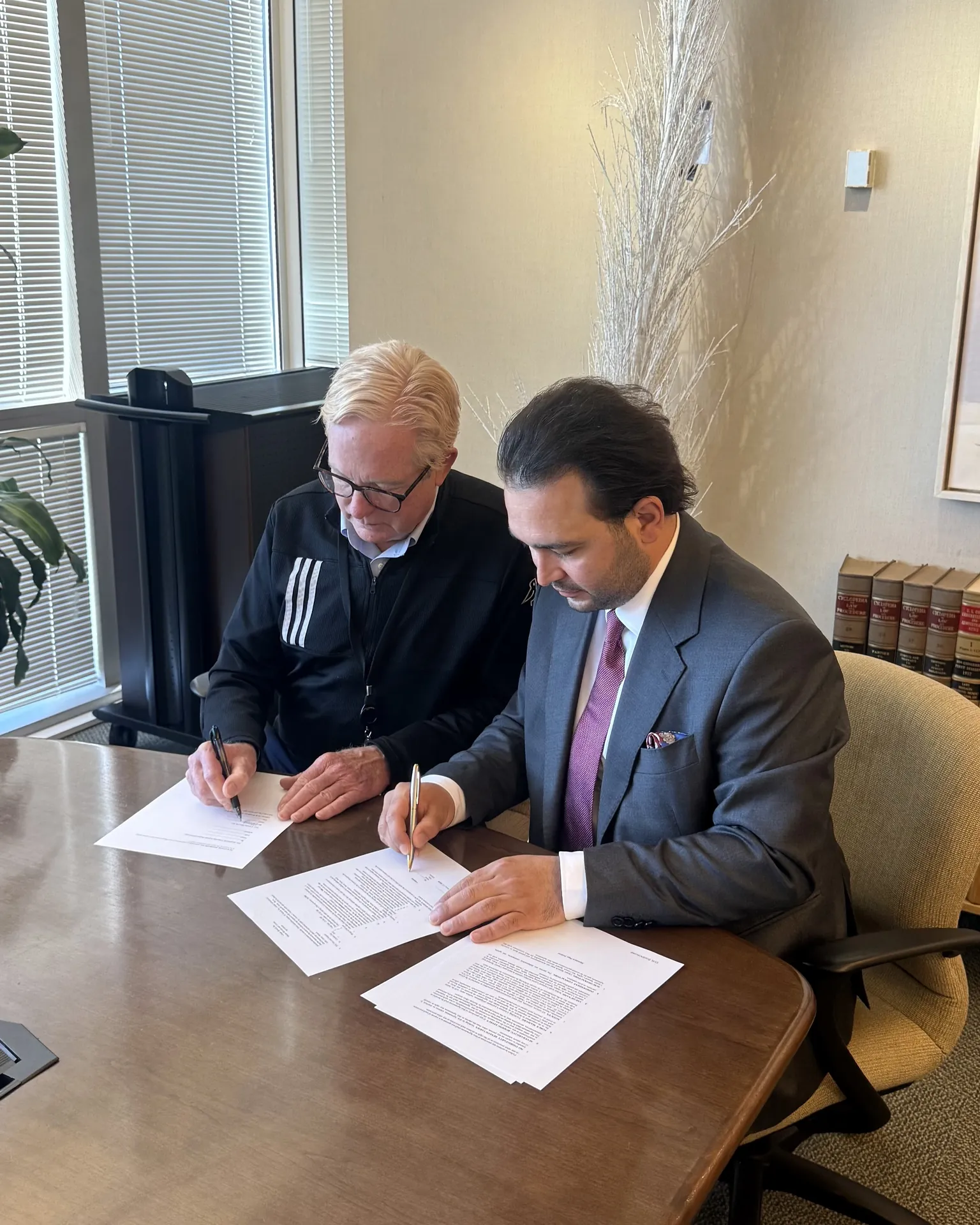 Signing the strategic collaboration between HaloScape and Canary Speech in the United States.